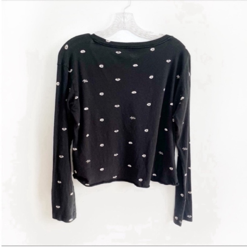PINK Victoria's Secret Girlfriend t-shirt black cropped lips print v neck - Picture 8 of 8